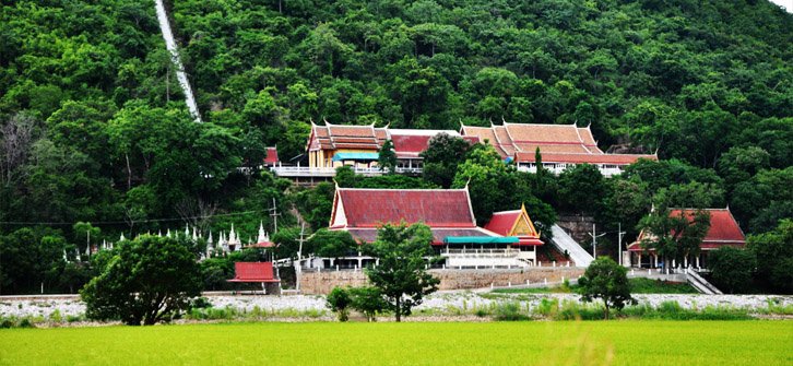 เยือนวัดธรรมามูล กราบไหว้หลวงพ่อธรรมจักร